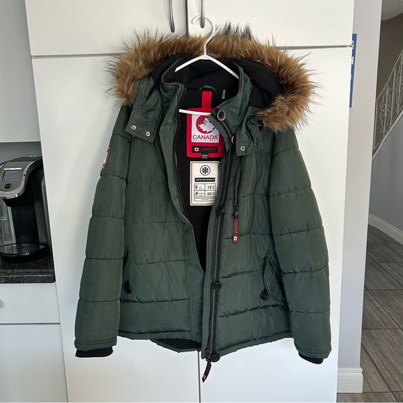 Women's Canada Weather Gear Green  Puffer Jacket with Faux Fur Hood. Size XL - Picture 4 of 16